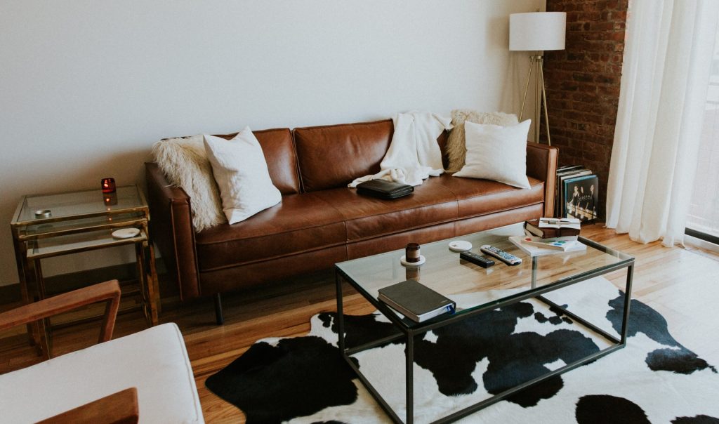 How to arrange throw pillows on a couch like a designer