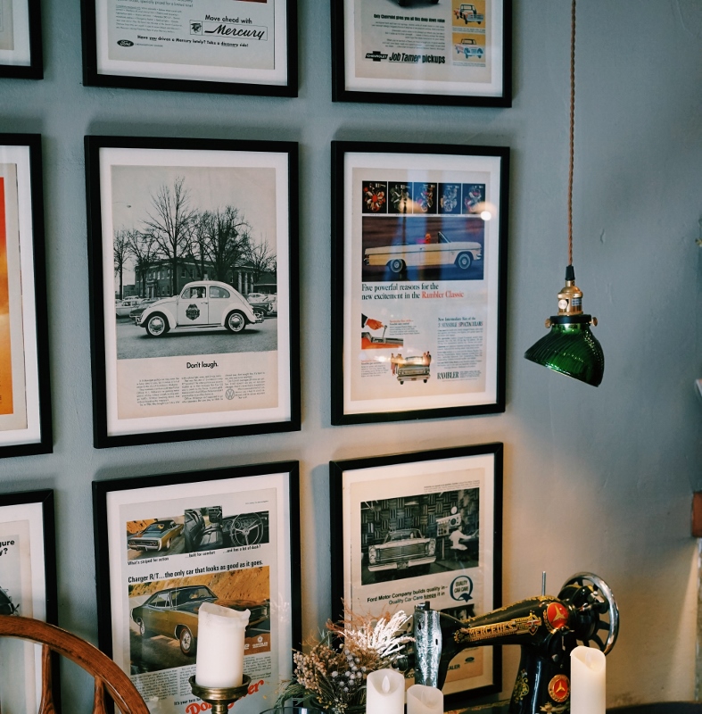 Decorating ideas for living room walls - Display Memories and Interests