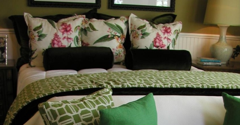 How to Arrange Pillows on a King Bed Option 3