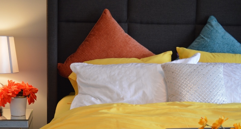 How to Arrange Pillows on Queen Bed Option 4