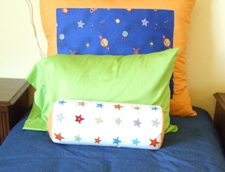 How to Arrange Pillows on a Single Bed Option 3
