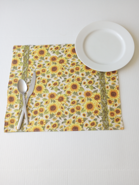 Supreme Accents Sunflowers Quilted Placemat Set of 8