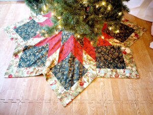 Supreme Accents Red and Green Tree Skirt Star 60 inch