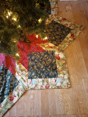 Supreme Accents Red and Green Tree Skirt Star 60 inch