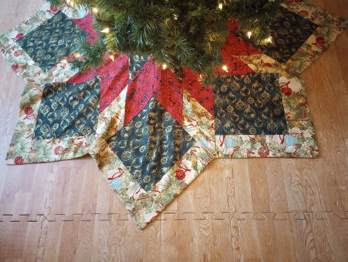 Supreme Accents Red and Green Tree Skirt Star 60 inch