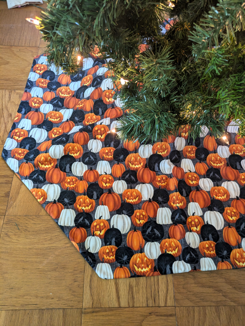 Supreme Accents 2023 Halloween Tree Skirt