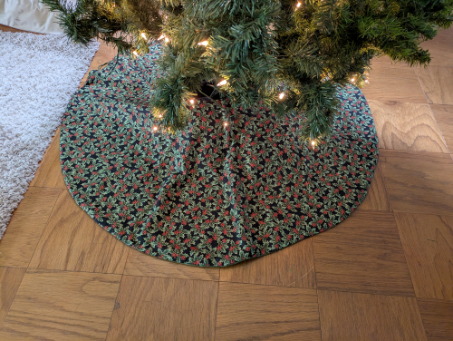 Supreme Accents 2024 Holly Berry Tree Skirt