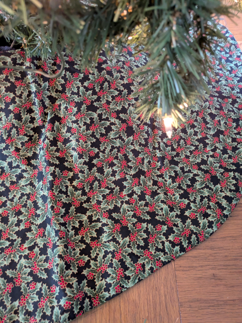 Supreme Accents 2024 Holly Berry Tree Skirt