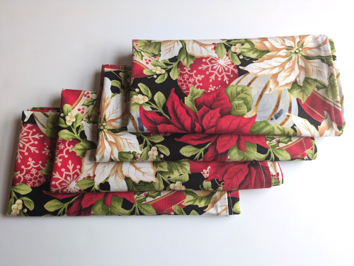 Supreme_Accents_Colorful_Poinsettia_with_Ornaments_Dinner_Table_Napkins