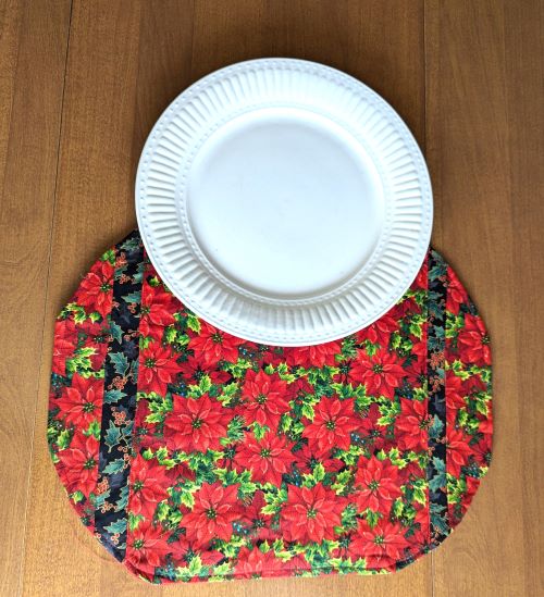 Supreme Accents New Poinsettia Placemat Set