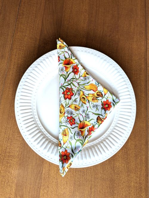 Supreme_Accents_Retro Wildflowers_Dinner_Table_Napkins