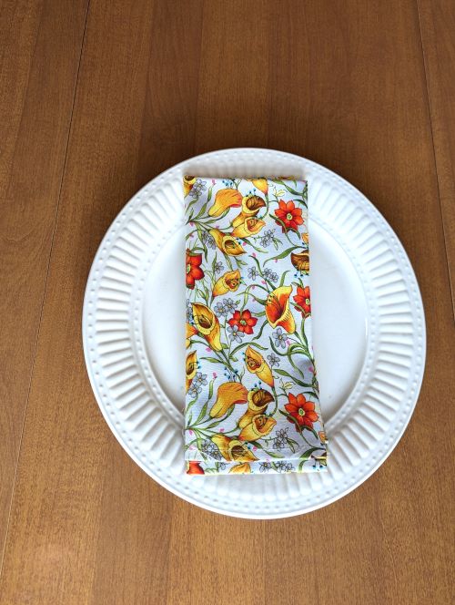 Supreme_Accents_Retro Wildflowers_Dinner_Table_Napkins