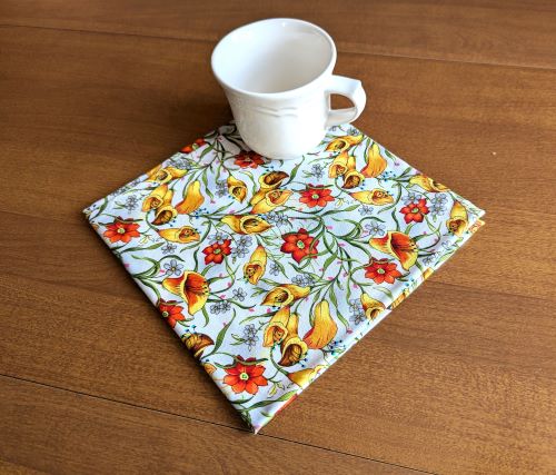 Supreme_Accents_Retro Wildflowers_Dinner_Table_Napkins