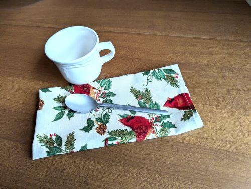 Christmas Cardinals Dinner Table Napkins - Image 6