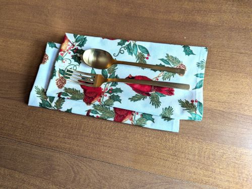 Christmas Cardinals Dinner Table Napkins - Image 5