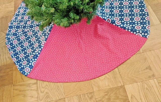 Americana Christmas Tree Skirt 60 Inch