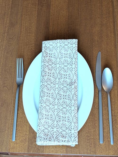 Pretty Medallion Dinner Table Napkins - Image 6