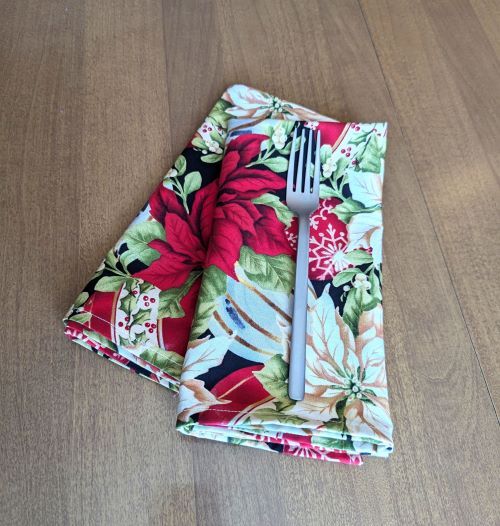 Colorful Poinsettia Dinner Table Napkins 4 Set - Image 2