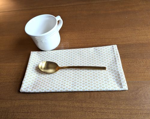 Cream and Gold Dinner Table Napkins - Image 2
