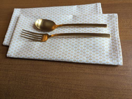 Cream and Gold Dinner Table Napkins - Image 5