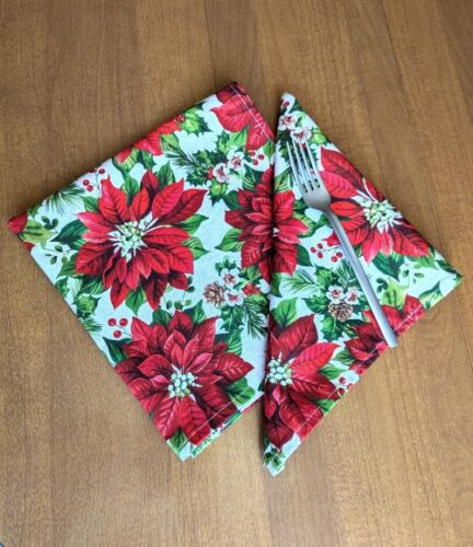 Fresh Poinsettia Dinner Table Napkins - Image 3