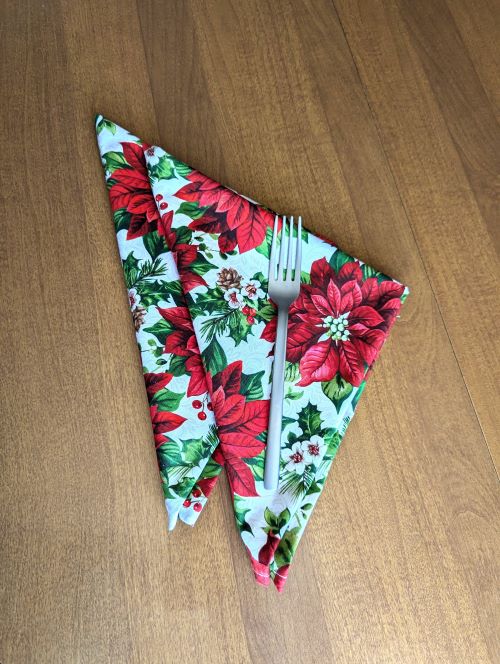 Fresh Poinsettia Dinner Table Napkins - Image 2