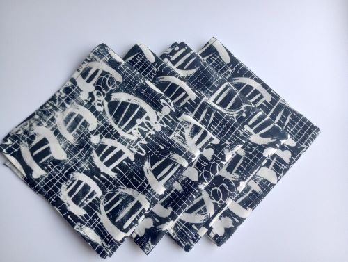 Black and White Dinner Table Napkins - Image 8