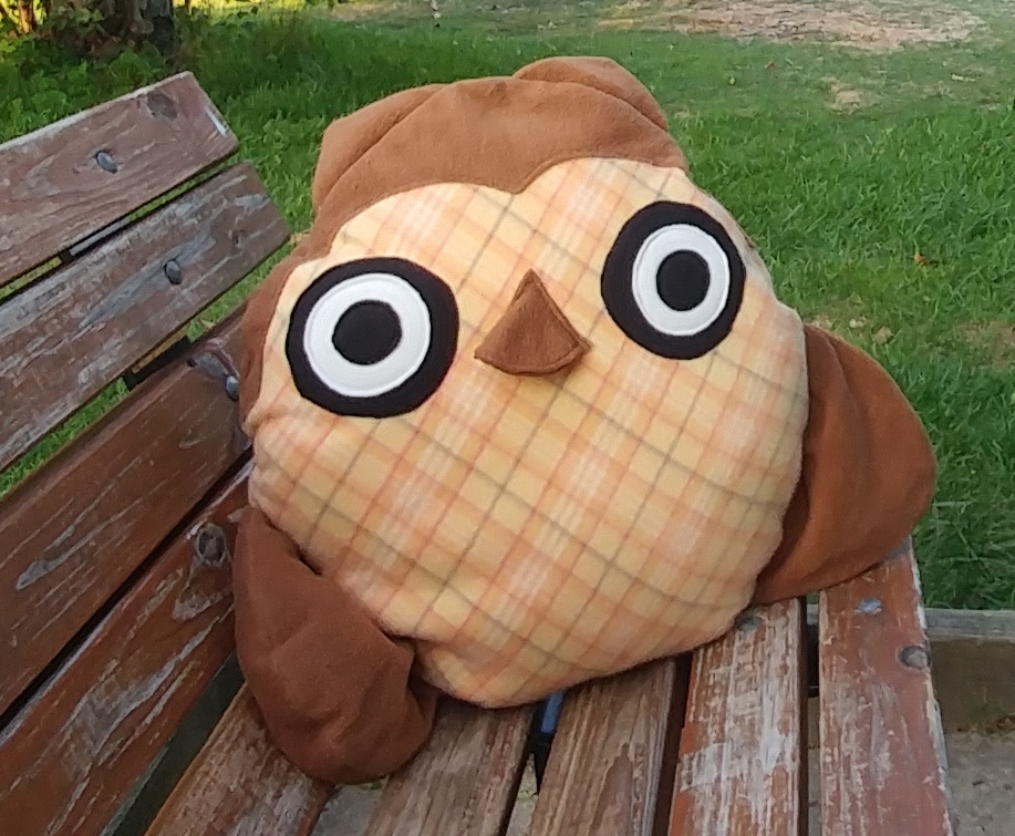Ozzie Owl Pillow - Image 3