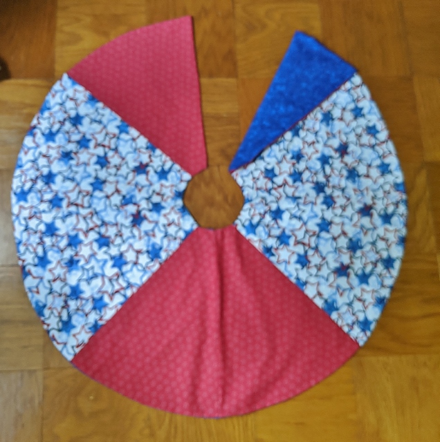 Patriotic Christmas Tree Skirt 48 inch - Image 4