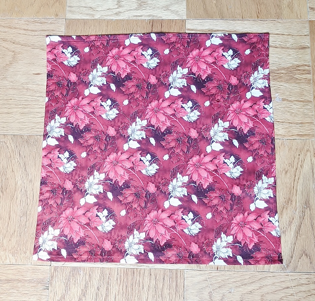 Red Poinsettia Dinner Table Napkins - Image 8