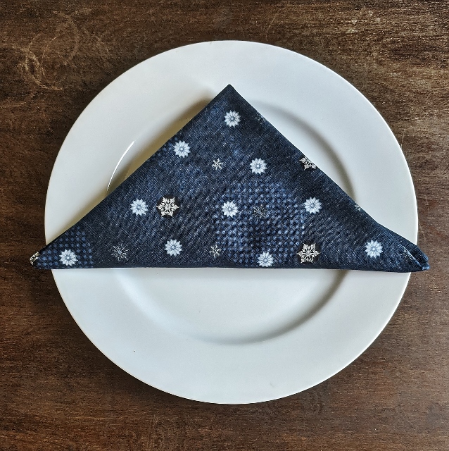 Falling Snowflakes Dinner Table Napkins - Image 5