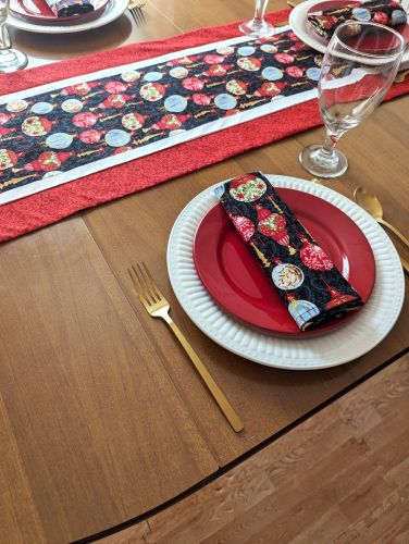 Holiday Wishes Table Runner Napkin Set - Image 9