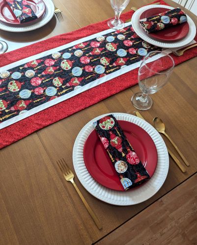 Holiday Wishes Table Runner Napkin Set - Image 8