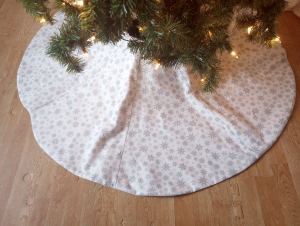 Snowflake Christmas Tree Skirt 48 inch - Image 3