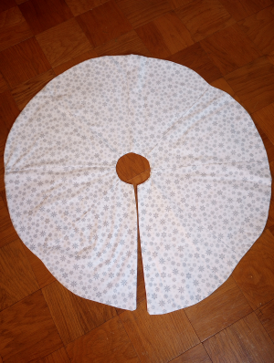 Snowflake Christmas Tree Skirt 48 inch - Image 4