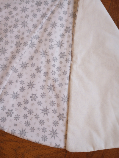 Snowflake Christmas Tree Skirt 48 inch - Image 5