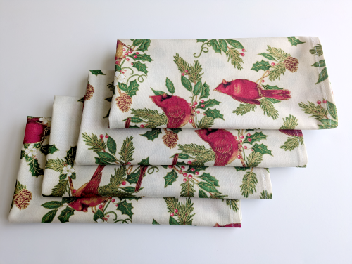 Christmas Cardinals Dinner Table Napkins - Image 8
