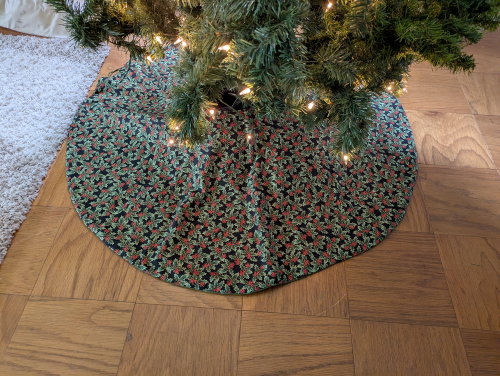 Holly & Berries Tree Skirt 45 in - Image 2