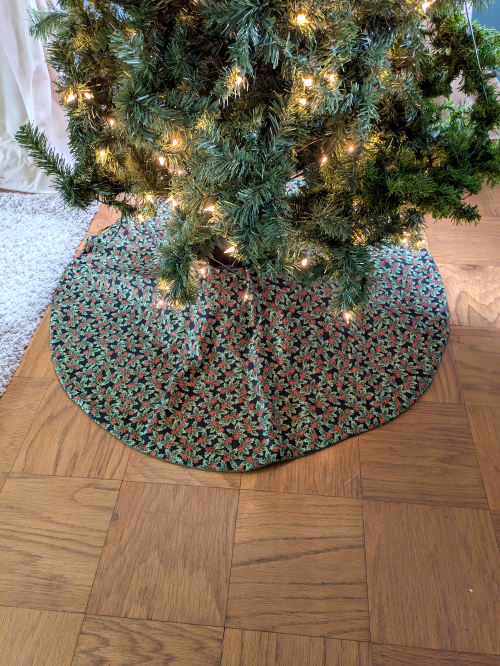 Holly & Berries Tree Skirt 45 in - Image 5
