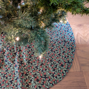 Holly & Berries Tree Skirt 45 in