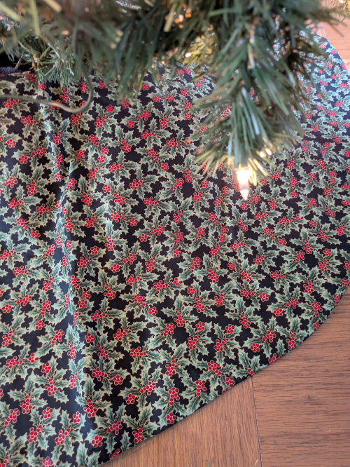 Holly & Berries Tree Skirt 45 in - Image 3