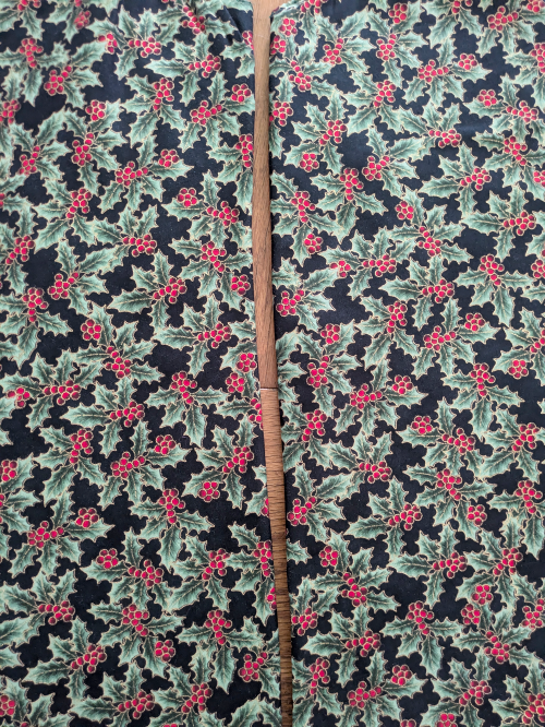 Holly & Berries Tree Skirt 45 in - Image 6