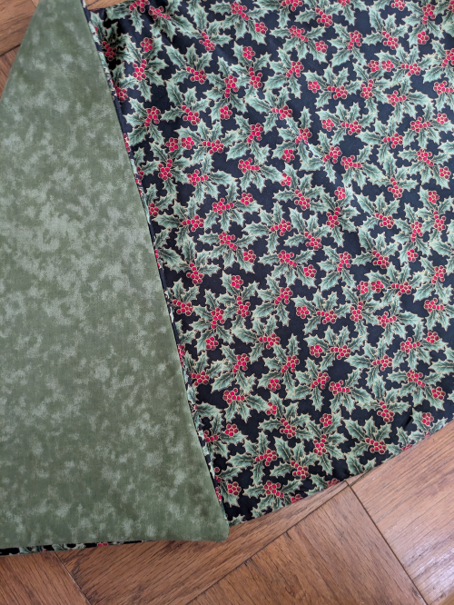 Holly & Berries Tree Skirt 45 in - Image 7