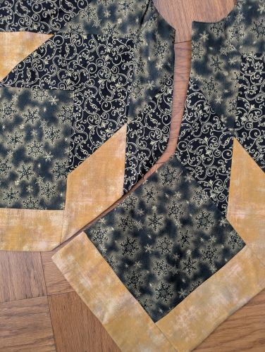 Black and Gold Tree Skirt Star - Image 10