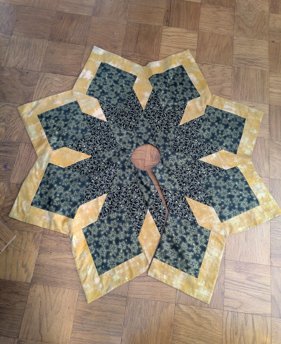 Black and Gold Tree Skirt Star - Image 9