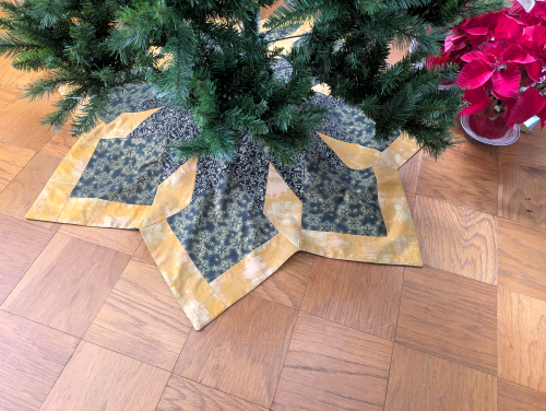 Black and Gold Tree Skirt Star - Image 8