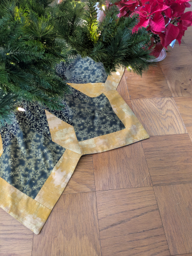 Black and Gold Tree Skirt Star - Image 5