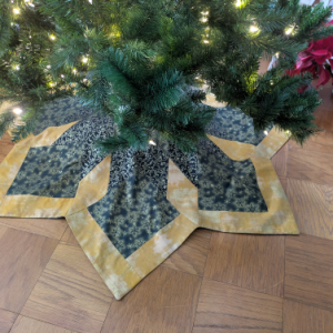 Black and Gold Tree Skirt Star