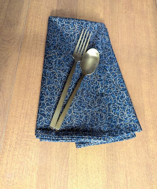 Black and Gold Dinner Table Napkins - Image 6