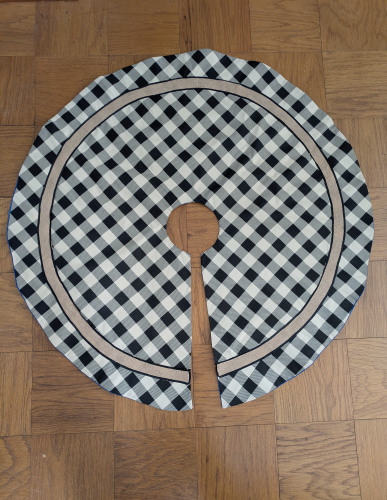 Cream and Black Buffalo Plaid Tree Skirt - Image 9